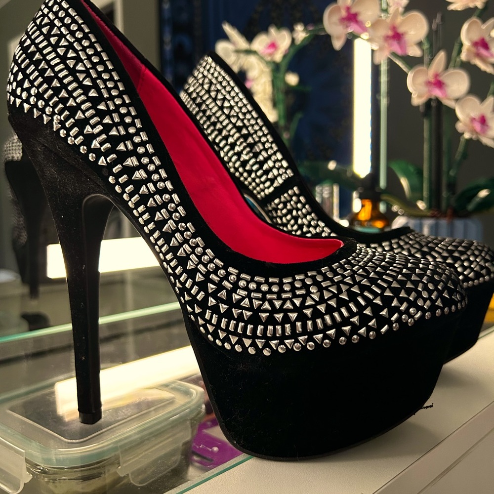 Eye catching heels !